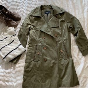 Gorgeous, green London fog trench coat. Size S.